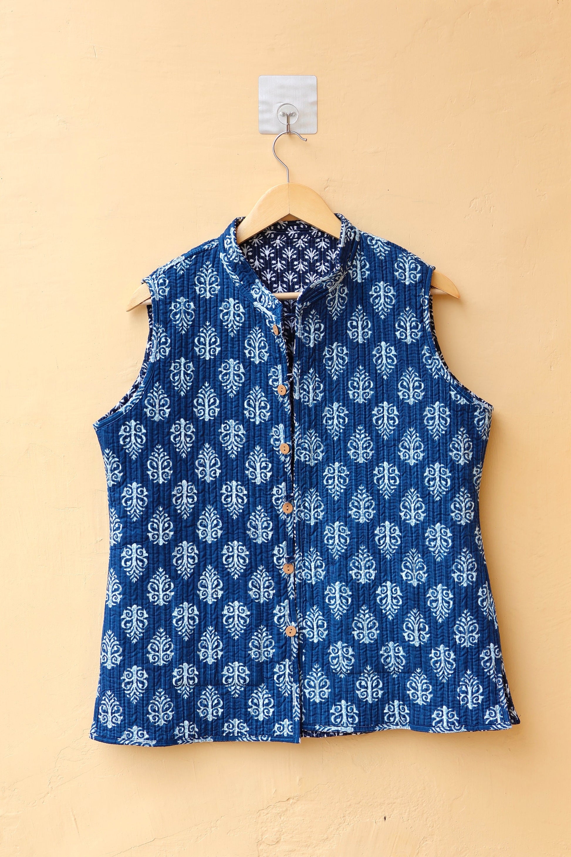 Indian Handmade Quilted Cotton Sleeveless Jacket Blue & White Stylish Women's Vest, Indigo Print Reversible Jacket, Gift for Her
