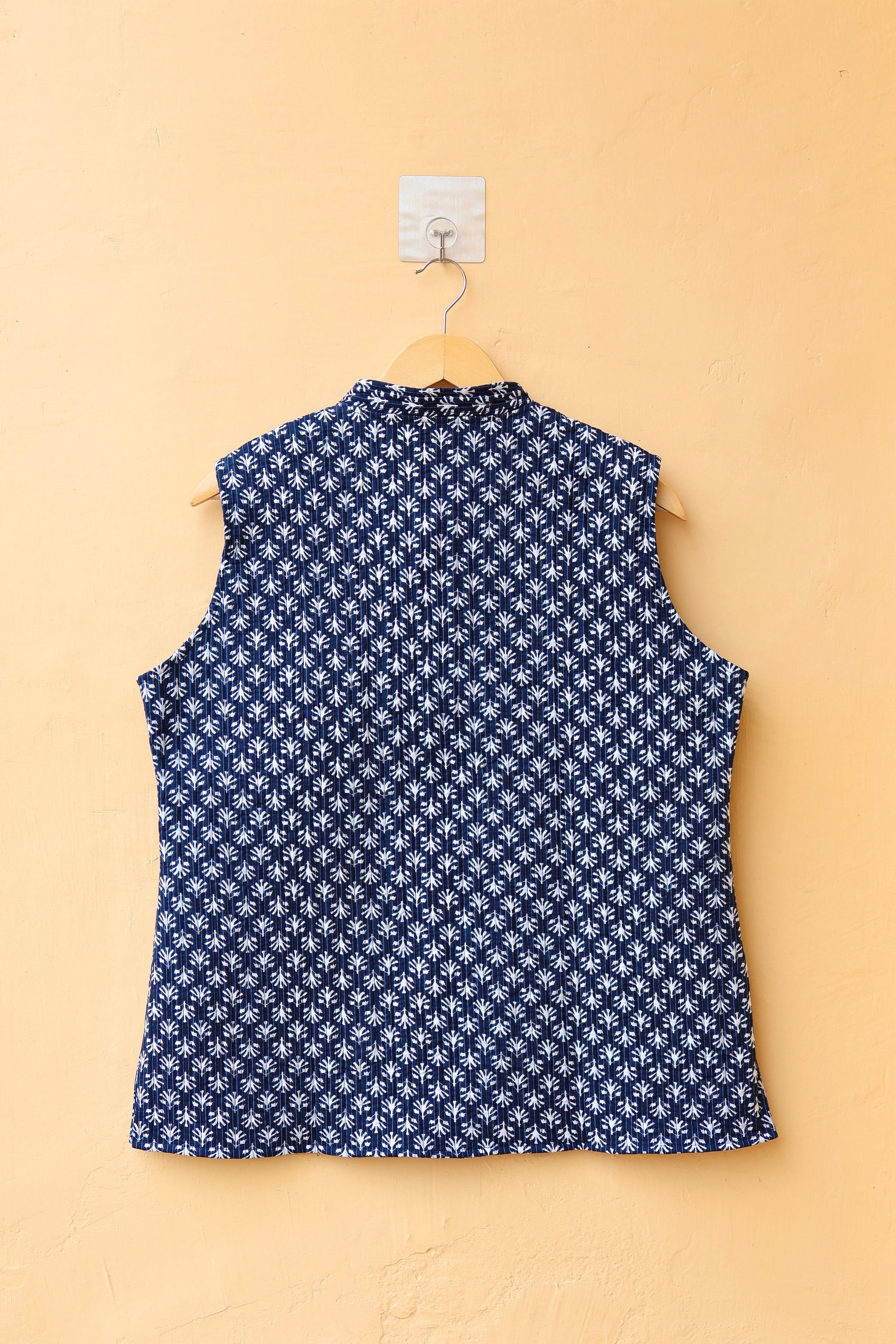 Indian Handmade Quilted Cotton Sleeveless Jacket Blue & White Stylish Women's Vest, Indigo Print Reversible Jacket, Gift for Her