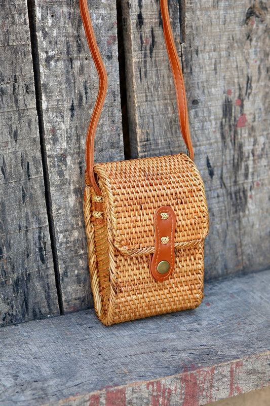 Small Handwoven Rattan Bali Bag, Shoulder Bag, Crossbody Purse for Mobile Phone, Braided Straw Bag, Bohemian Style Rattan Bags, Gift for her