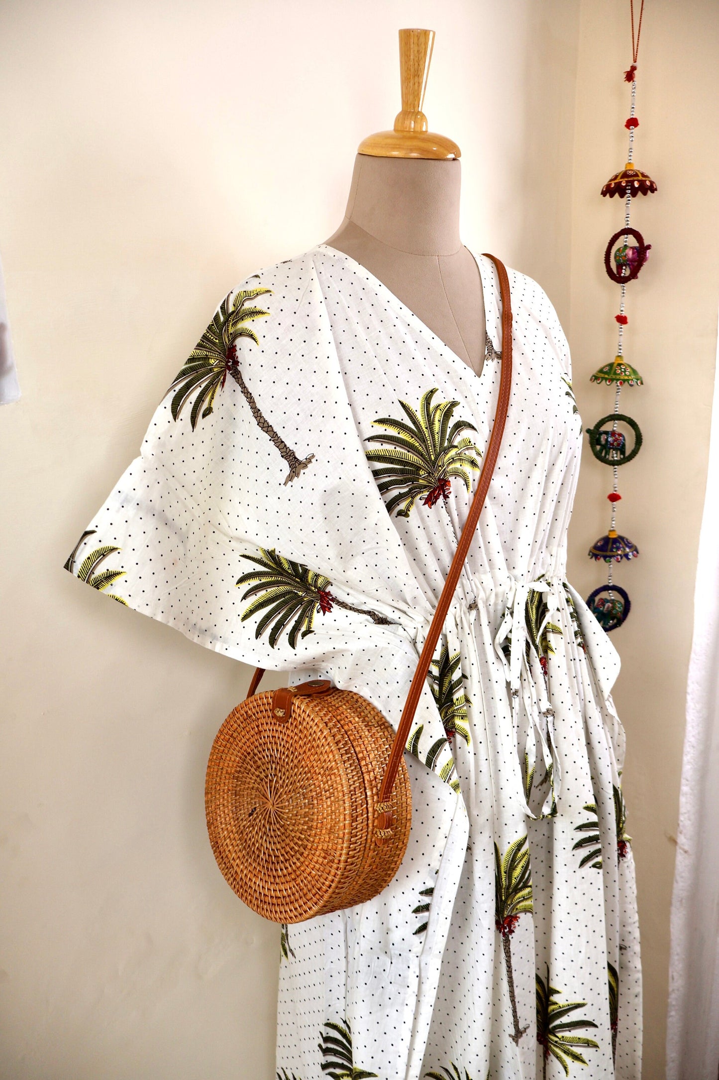 Round Rattan Bag with Flower Weaving, Bali Bag Handwoven Crossbody Purse, Braided Straw Bag, Bali Sling Bags, Rattan Bags, Gift for her