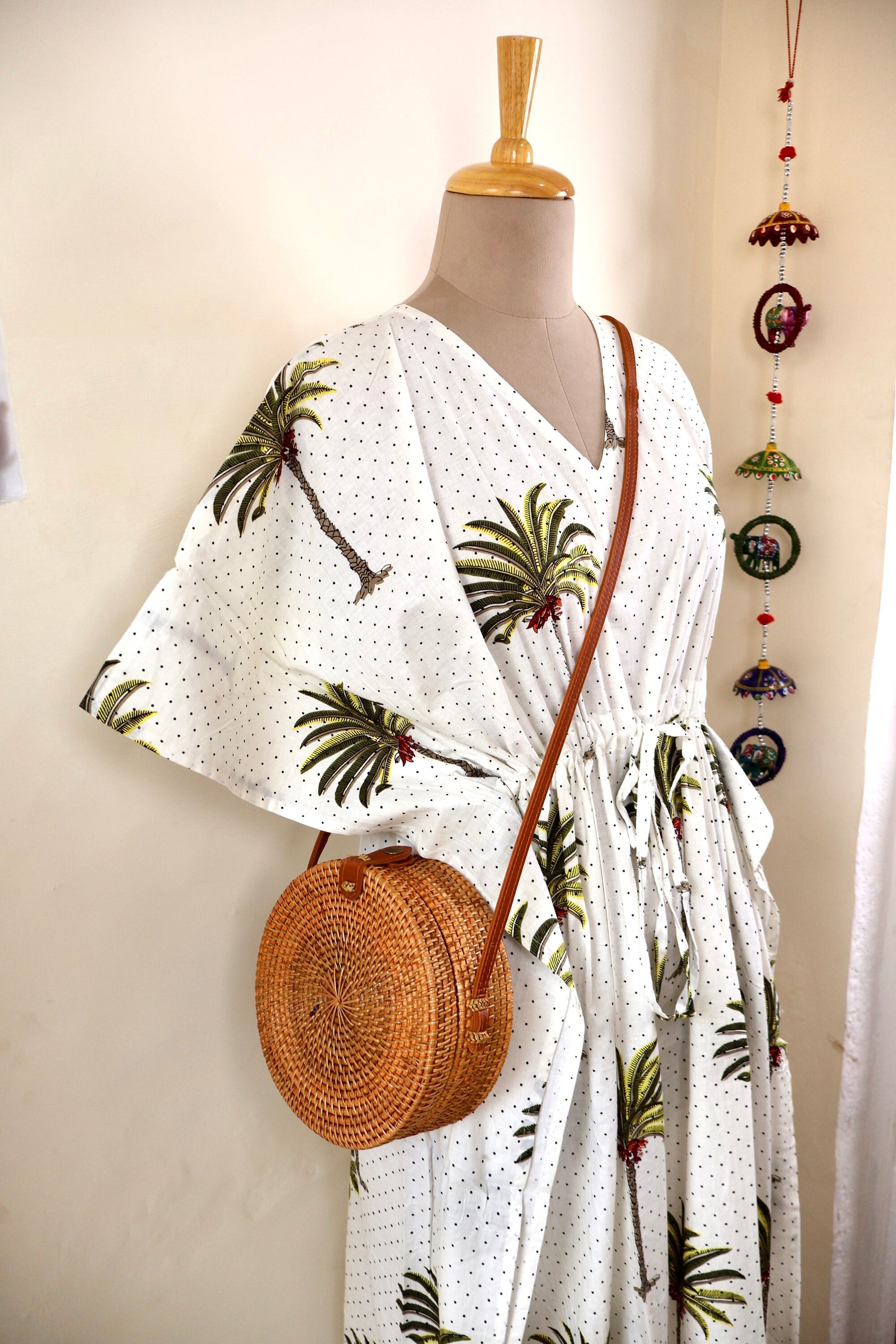 Round Rattan Bag with Flower Weaving, Bali Bag Handwoven Crossbody Purse, Braided Straw Bag, Bali Sling Bags, Rattan Bags, Gift for her