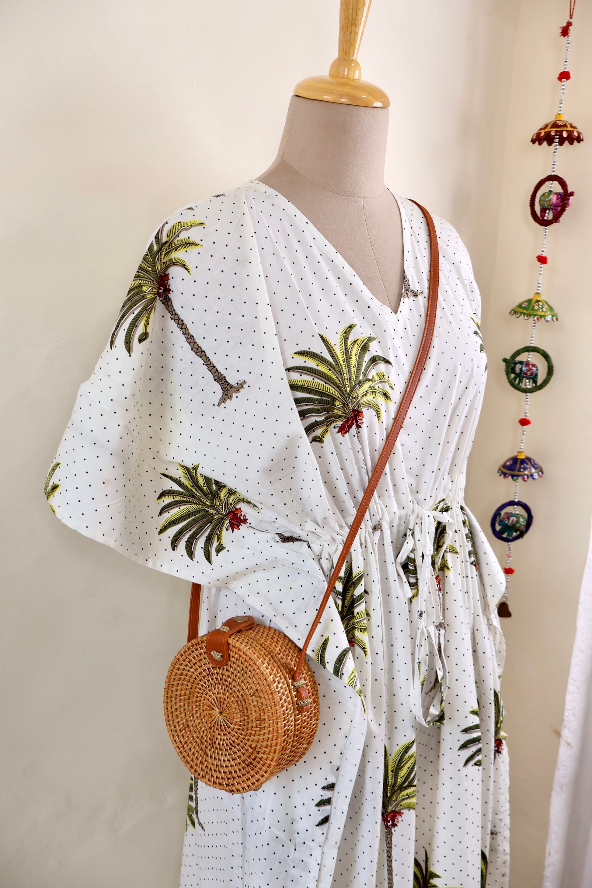 Round Rattan Bag with Flower Weaving, Bali Bag Handwoven Crossbody Purse, Braided Straw Bag, Bali Sling Bags, Rattan Bags, Gift for her